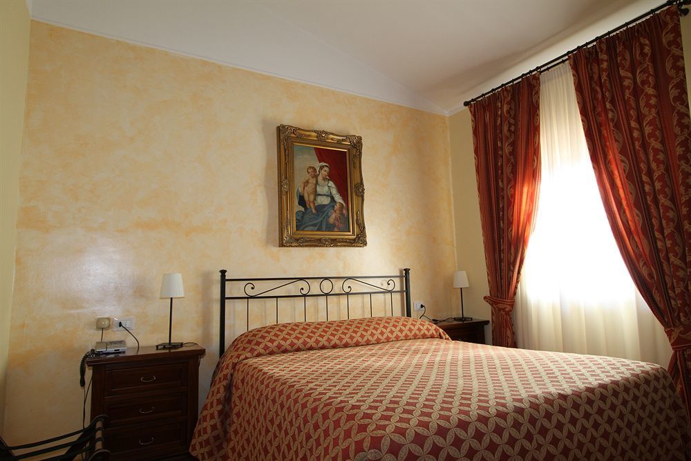 Hotel La Vecchia Fattoria Loreto Exterior foto
